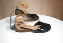 Load image into Gallery viewer, Base Tabi Hoof Shoes