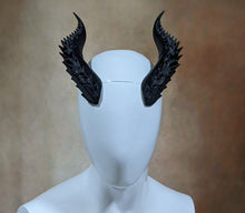 Load image into Gallery viewer, Lightweight Costume Spikey Boi Horns