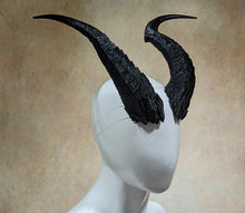 Load image into Gallery viewer, Lightweight Alfira Horns
