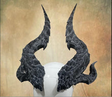 Load image into Gallery viewer, Lightweight Costume Cambion Inspired Tiefling Horns
