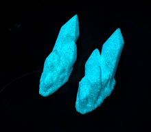 Load image into Gallery viewer, Blue Glow Yooperlite Small Crystal Horns
