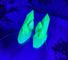 Load image into Gallery viewer, Glowing Goo Small Crystal Horns
