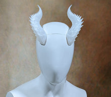 Load image into Gallery viewer, Lightweight Spikey Boi Horns
